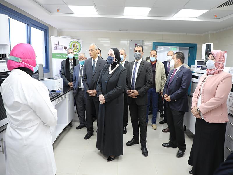 وزيرة التجارة والصناعة تفتتح عدد 29 معمل بفرع الهيئة بالدخيلة