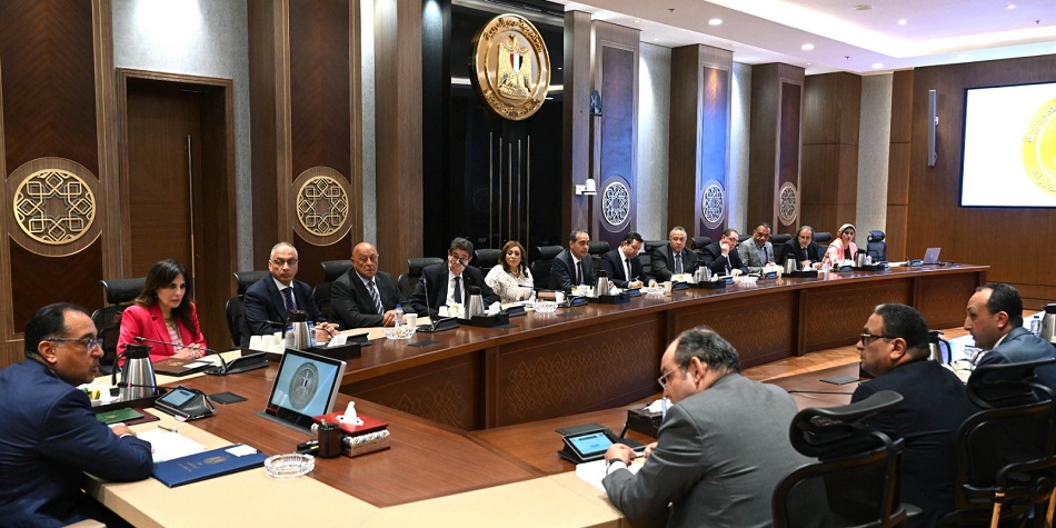 The Prime Minister in his meeting with the heads and officials of export councils: We aim to increase our exports by 15-20% annually